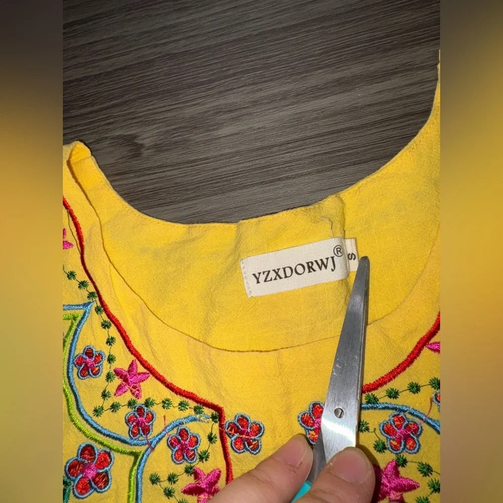 Yellow Blouse with Floral Embroidery Size Small - Picture 5 of 8